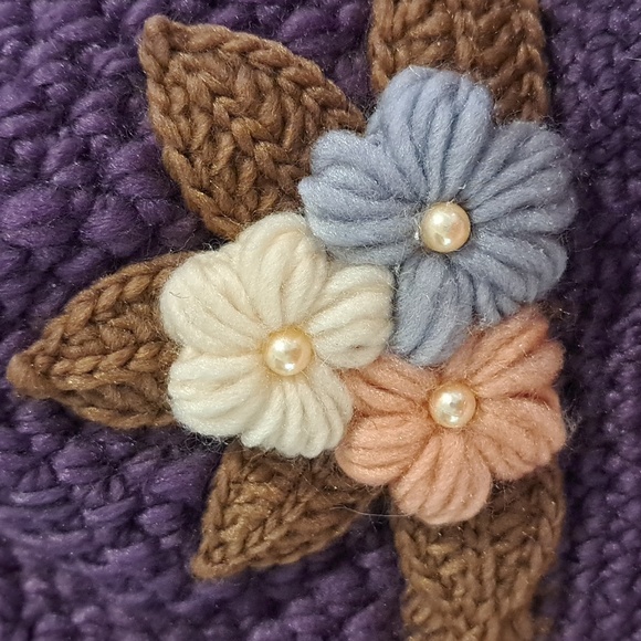 Crochet Knit 3-Flowers Cloche Hat Lined, Lightweight Warm, Purple, NEW - Picture 3 of 6